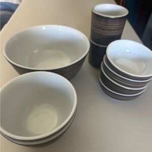Pyrex Terra set of bowls and cups